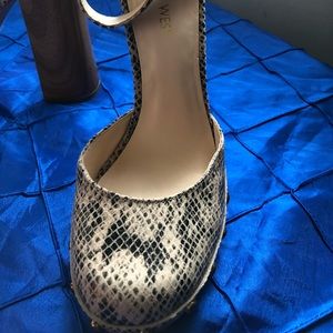 8.5 Nine West leather platform in snake print, 4 1/2 inch heel. Never worn.